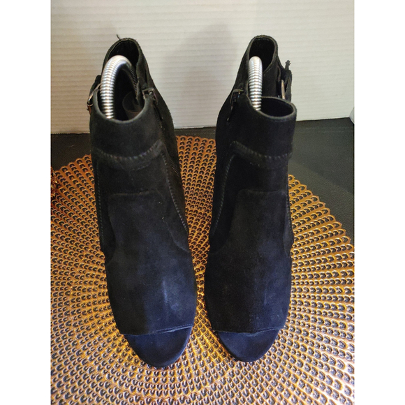 Vince Camuto Conley Booties Side 8.5M - Picture 2 of 6